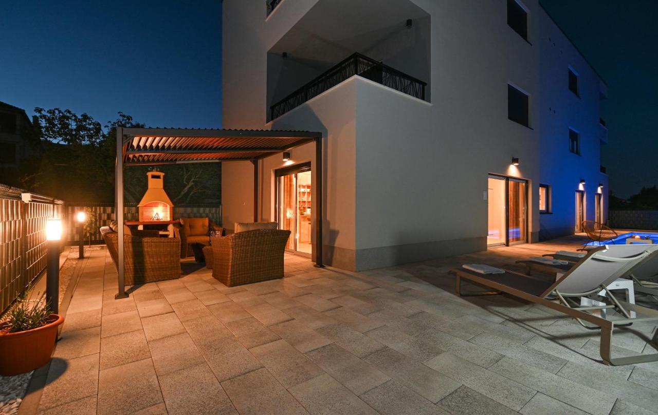 Luxury Apartment Maravic With Private Pool Трогир Экстерьер фото
